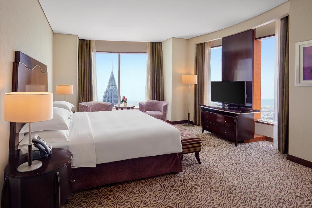 Spacious Room with Lounge Access - King Bed